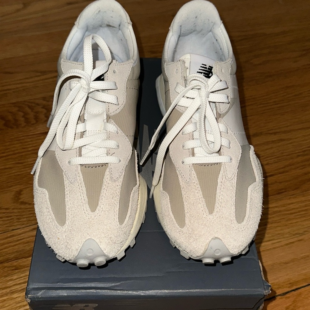 Woman's new balance 327